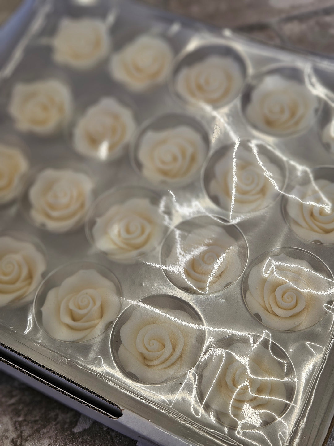 Gumpaste Sugar Roses by Sugarsoft
