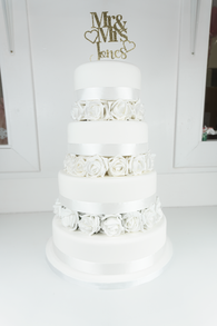 ROSES Cake Kit (Including the cakes)