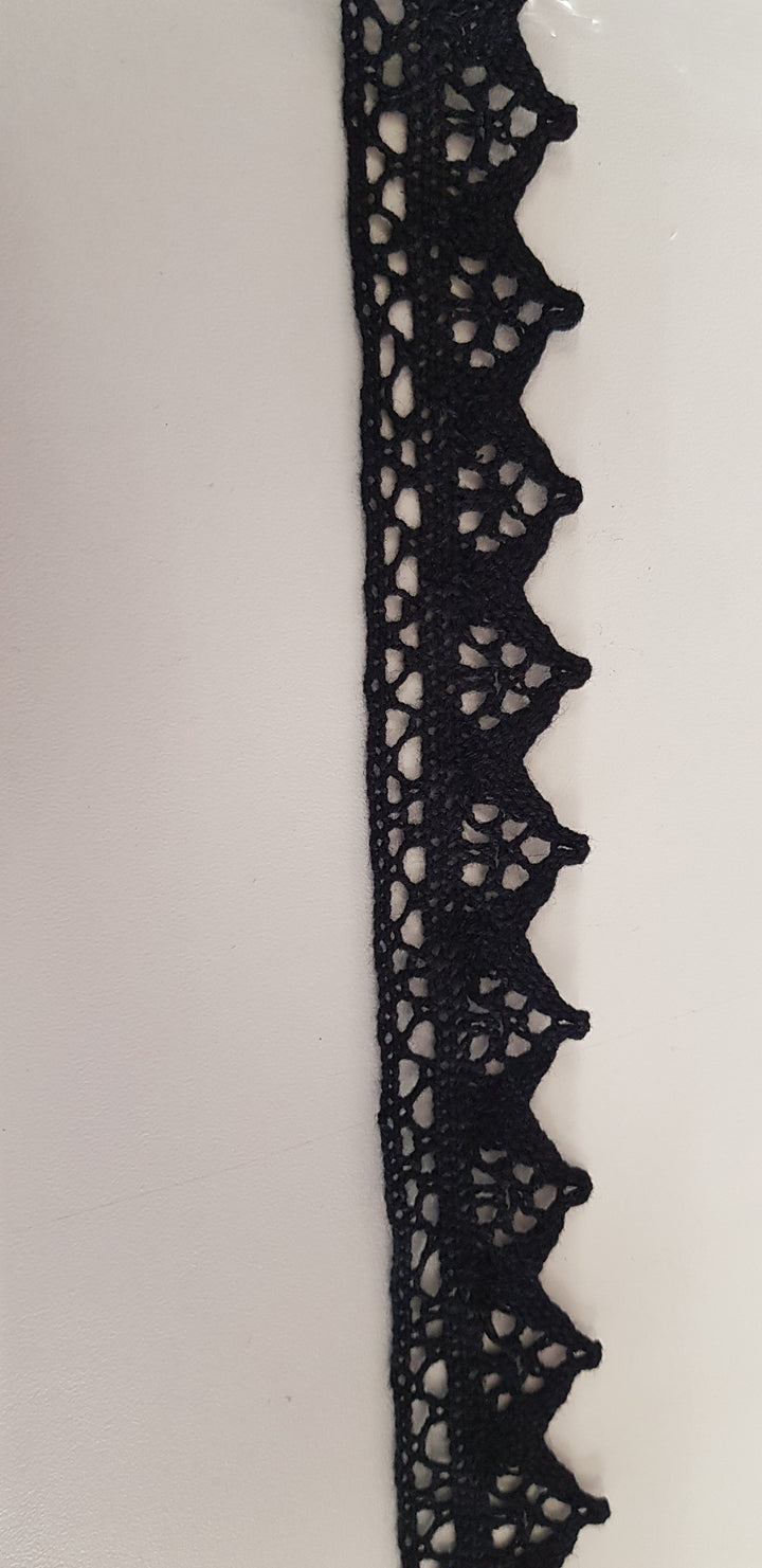 Non-edible scalloped lace ivory/white or black